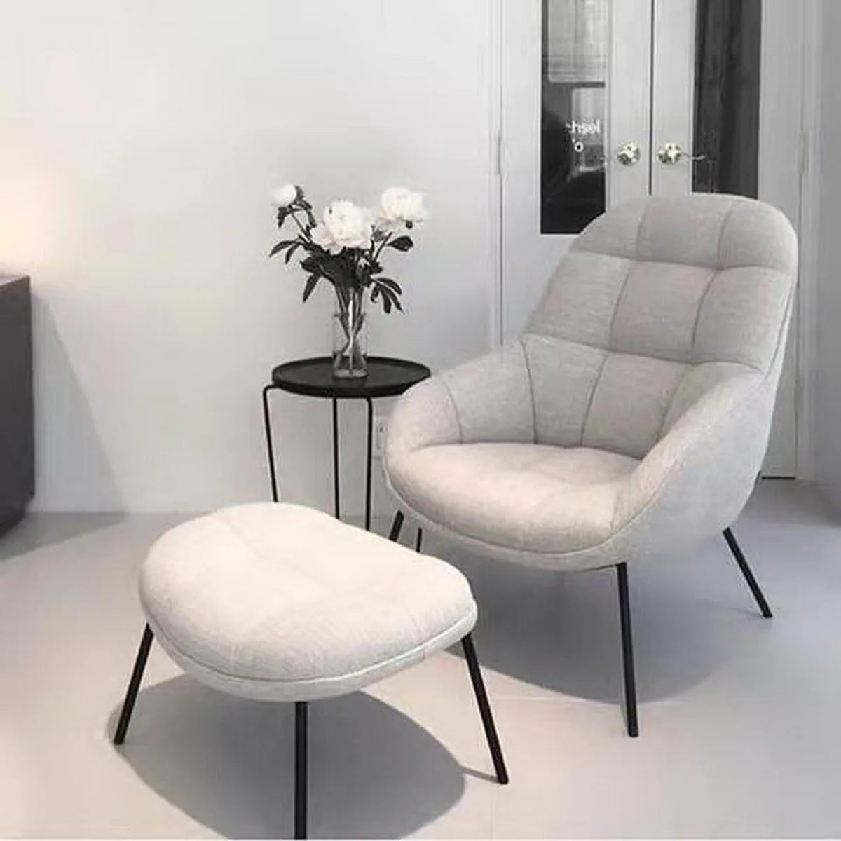 Modern Accent Chair Fabric Upholstered Lounge Arm Chair Comfy Reading Chair Single Sofa Black Metal Legs for Living Room