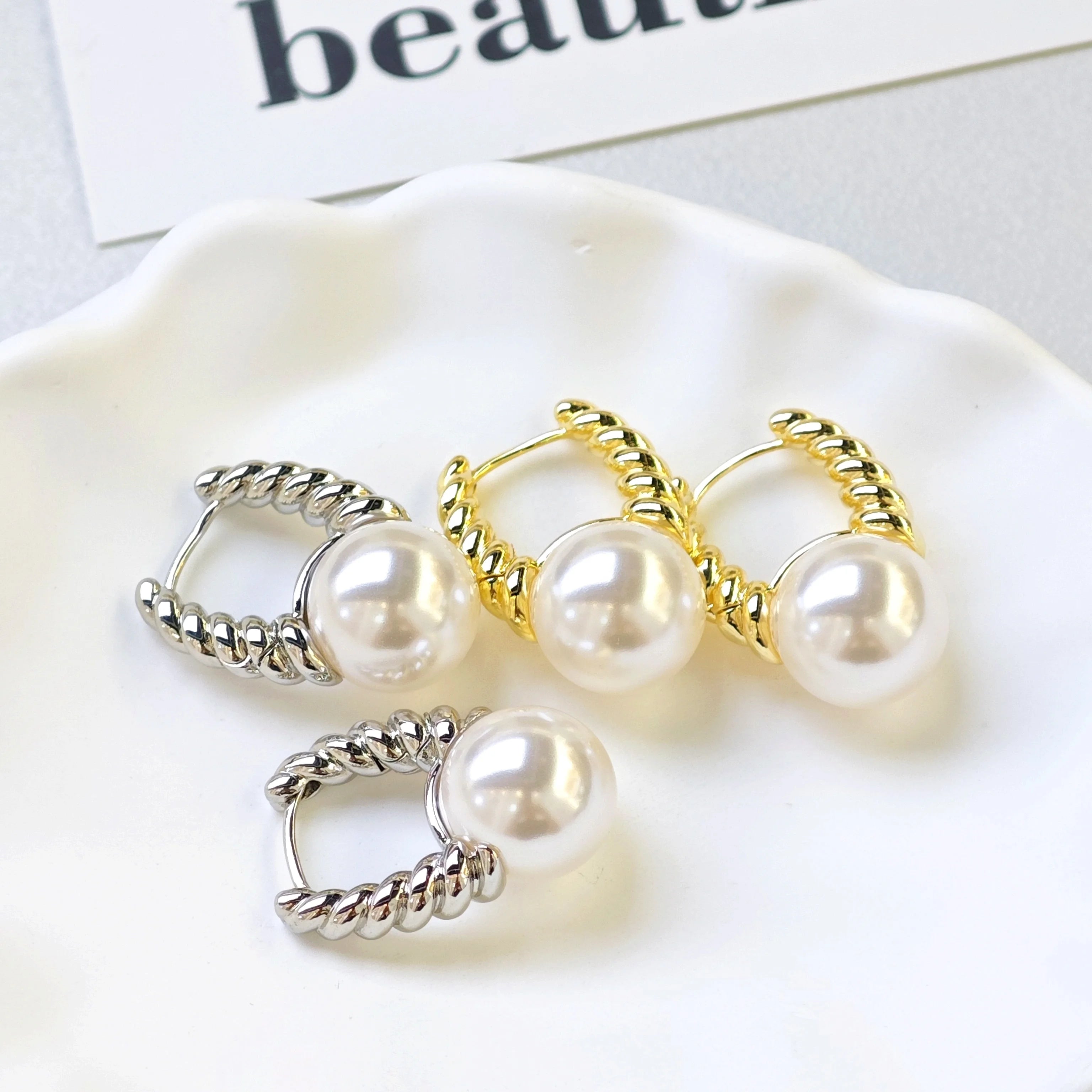 Ilona Exquisite Fashion Ear Ring Wholesale Women Fashionable Copper Artificial Pearl Hoop Earrings