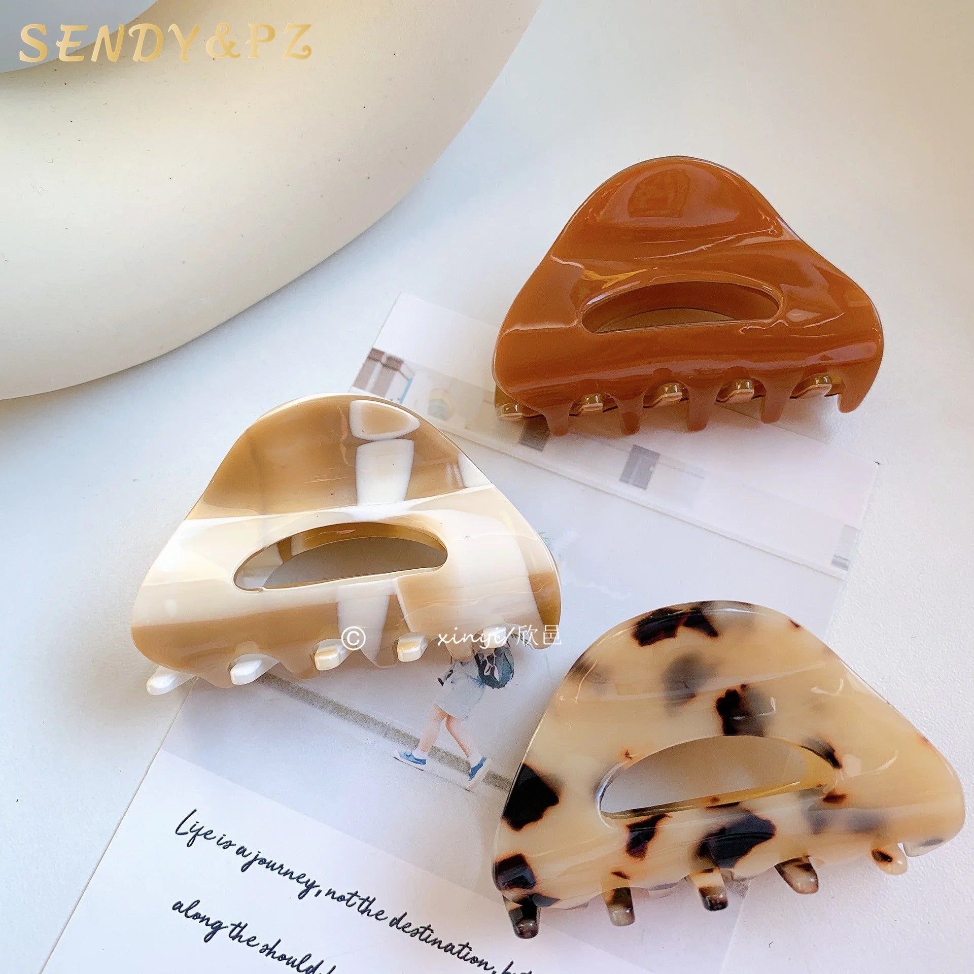 Customized Color Logo Korean Minimalist Hair Accessory 6.5cm Medium Acetate Hair Clip Women's Fashion Hair Claw Made of Alloy