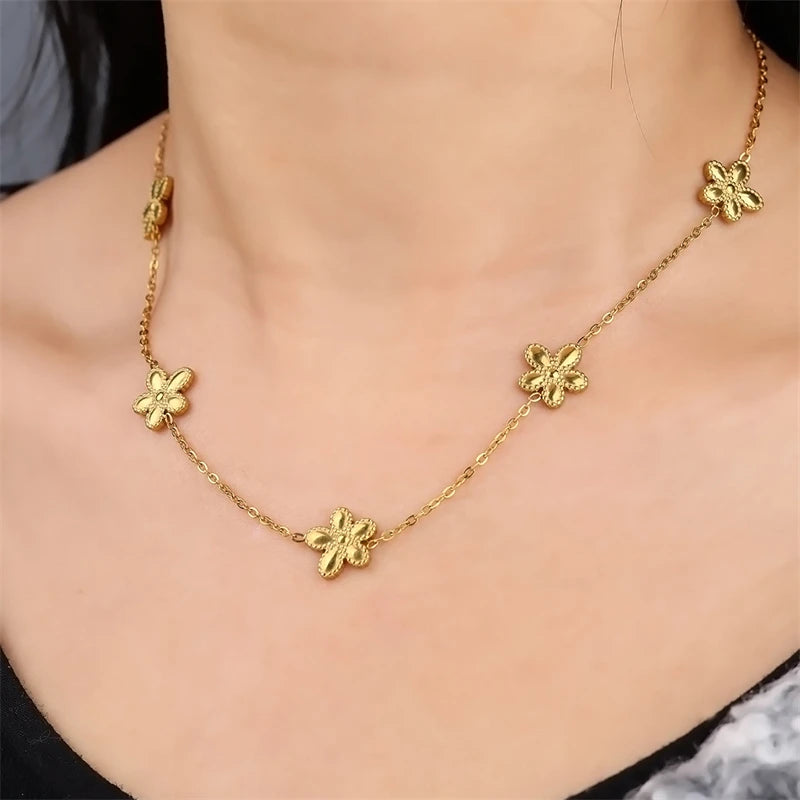 18k Gold Plated Custom Stainless Steel Jewelry Five Little Daisy Flower Tarnish Free Necklace Designed for Girls Ladies