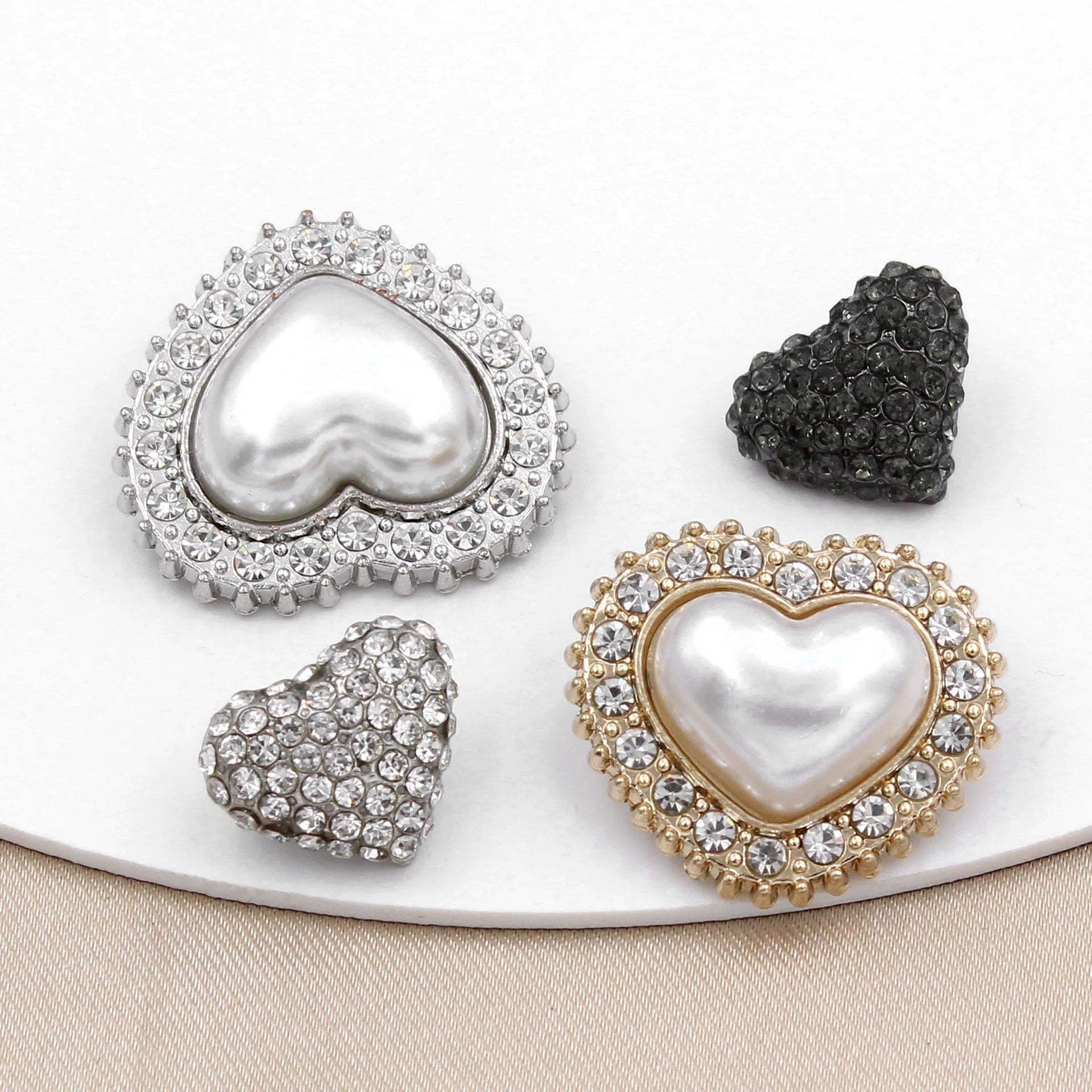 RB035 Hot Sale Elegant Heart Shape Rhinestone Crystal &Pearl Metal Alloy Button Sewing Shank Buttons for Coat