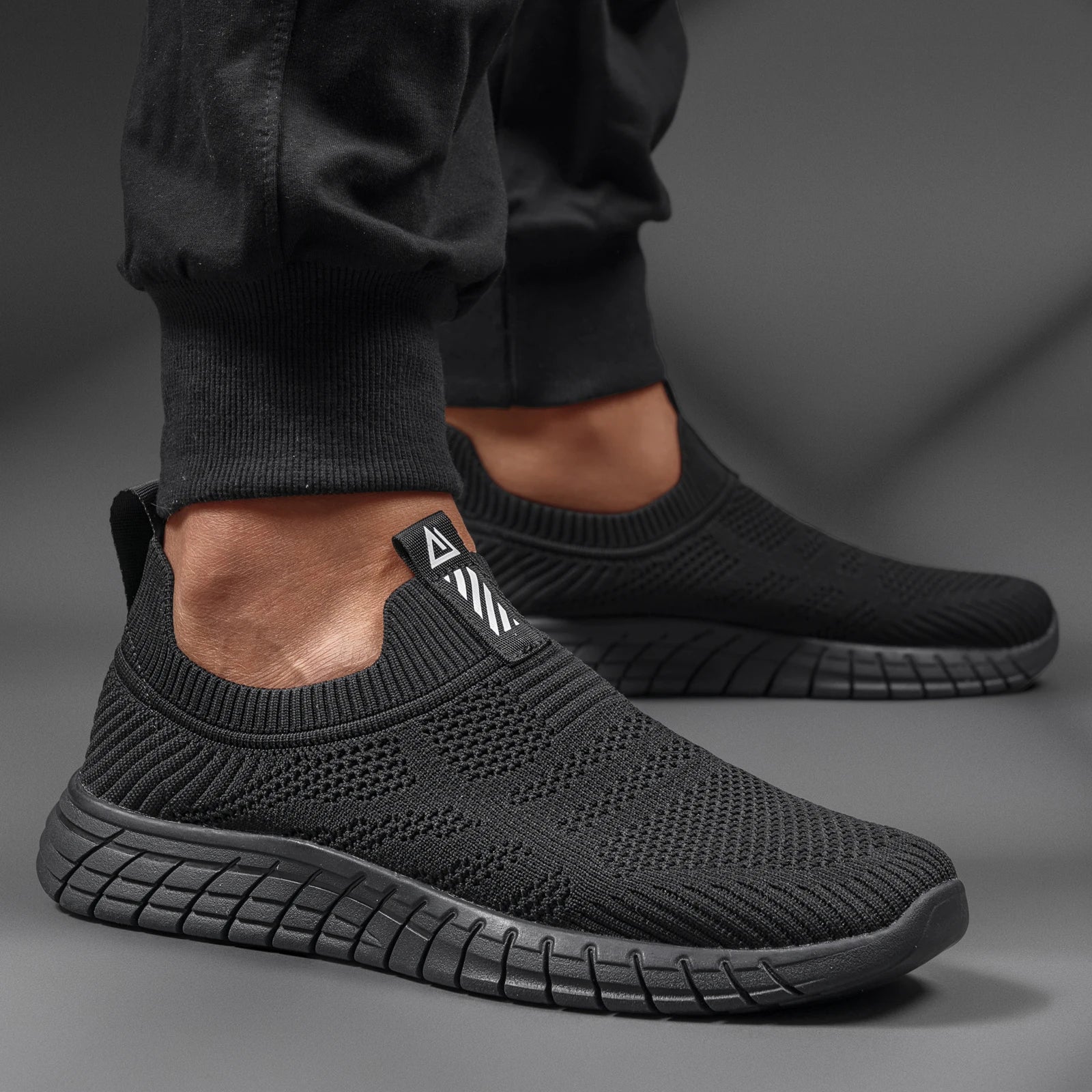 2025 Men's Lightweight Breathable Casual Sneakers for All Seasons Slip-On Knitted Shoes for Easy Jogging Hot Sale Lighted