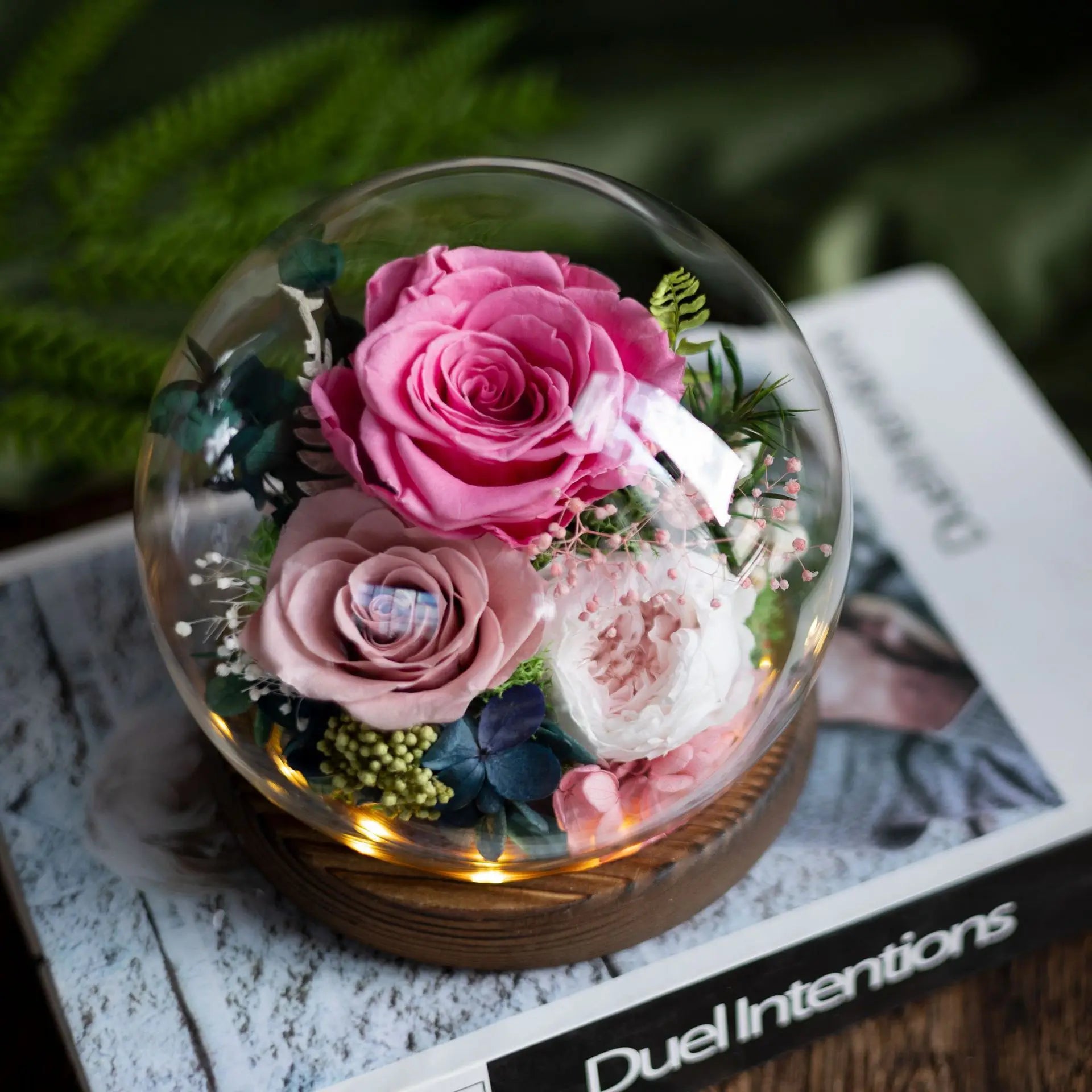 2025 Hot Selling Preserved Flowers and Plants Valentines Day Preserved Roses Gift Preserved Glass Flowers