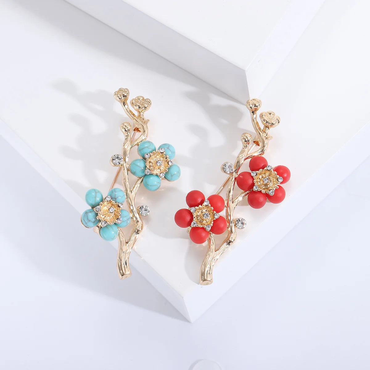 Exquisite Brooch Collar Lapel Pin Scarf Clip Accessories Gold Plated Alloy Enamel Flower Brooch Pin for Women Gift