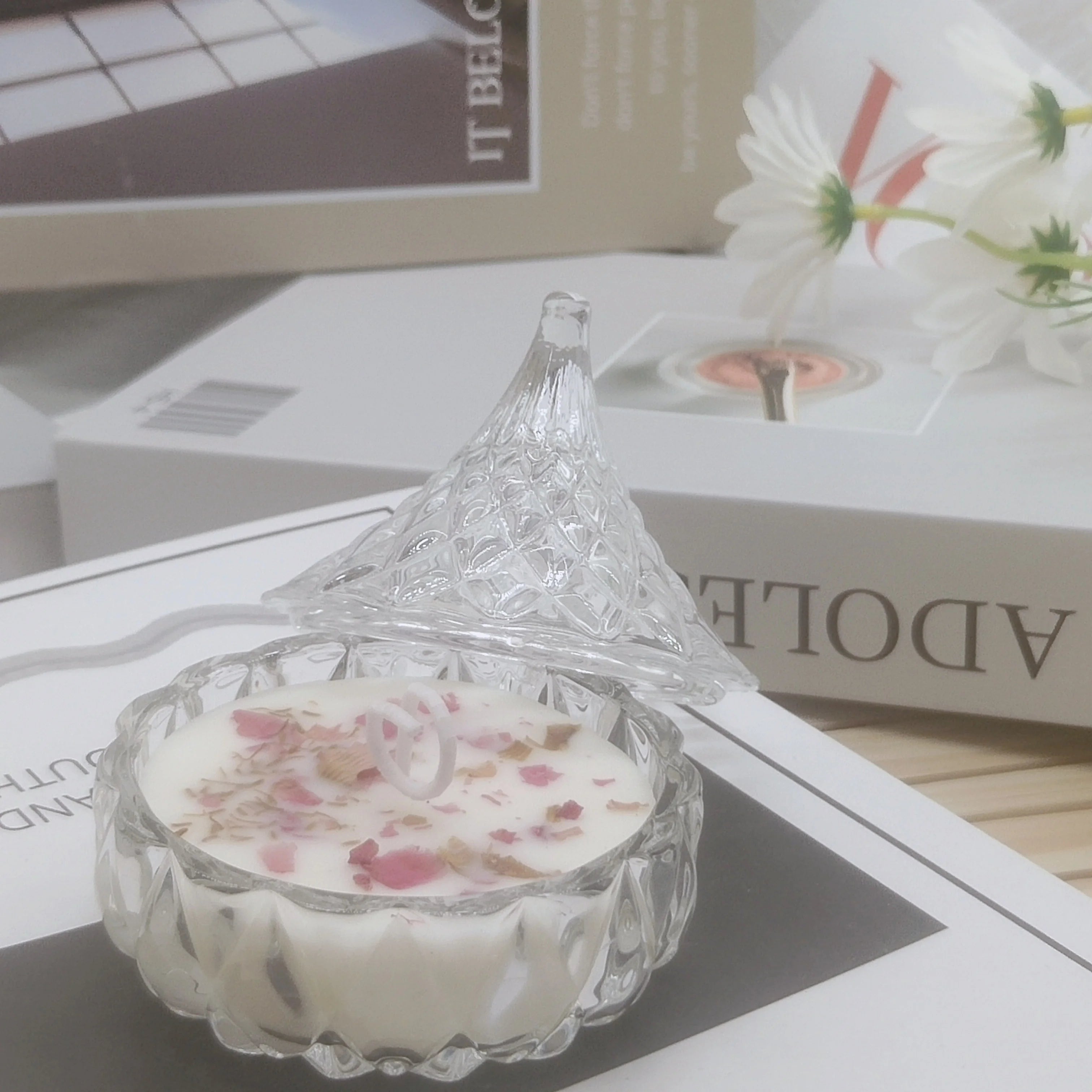 Wholesale Customized Luxury Glass Jar Organic Natural Dry Flower Scented Candles with Lid Soy Wax Christmas & Holiday