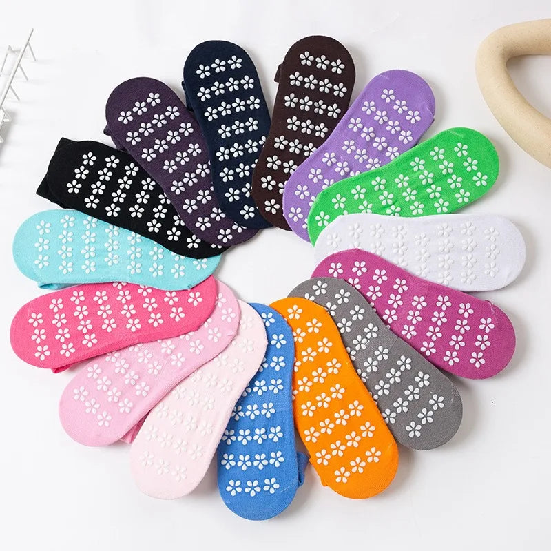 Wuyang Factory WY-102 Wholesale Women Non Slip Skid Gripper Socks Trampoline Socks for Adults Women Hospital Yoga Socks
