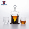 Elegant Custom Logo 25oz Hand Crafted Diamond Shape Glass Liquor Whiskey Decanter with 2 Glasses and Wooden Holder