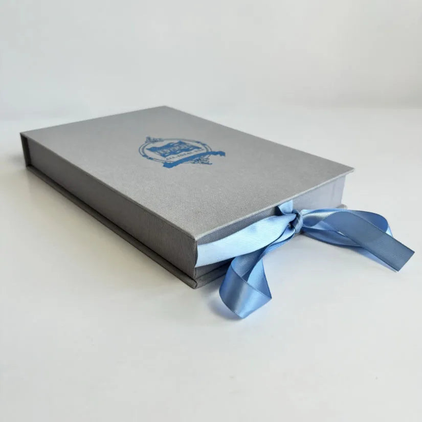 Custom Luxury Elegant Cardboard Fold Clamshell Gift Box With Rope Handle for Clothing Shoes Hair Gift Box