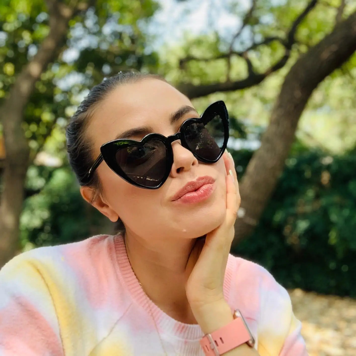 UNOC Women's Fashionable Anti-UV400 Sunglasses with Heart-Shaped Frames in White Red Pink Beige PC CN;ZHE
