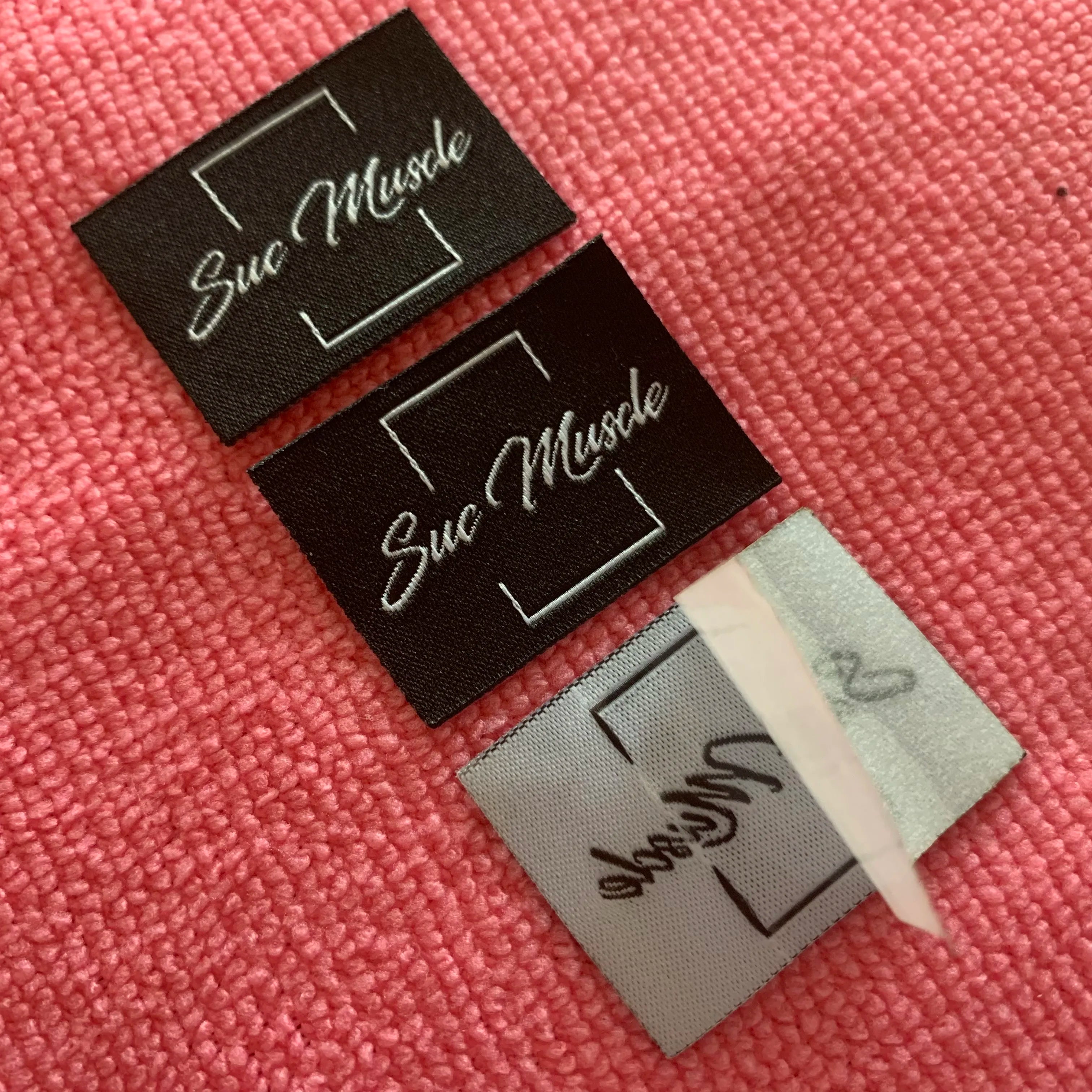 Strong Glue Brand Name Woven Iron on Labelneat Border Adhesive Clothing Label for Shirt