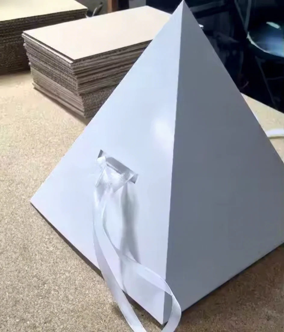Custom Catering to Go Food Takeaway Food Kraft Cake Desserts Grazing Platter Paper Pyramid Box Packaging for Snacks