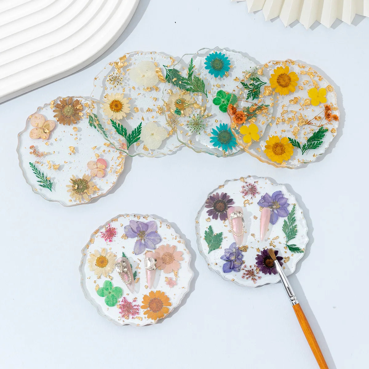 Manicure Tool Art Display Palette for Women Handmade Real Dried Flower Resin Tray with Gold Foil Floral Home Decor Gift