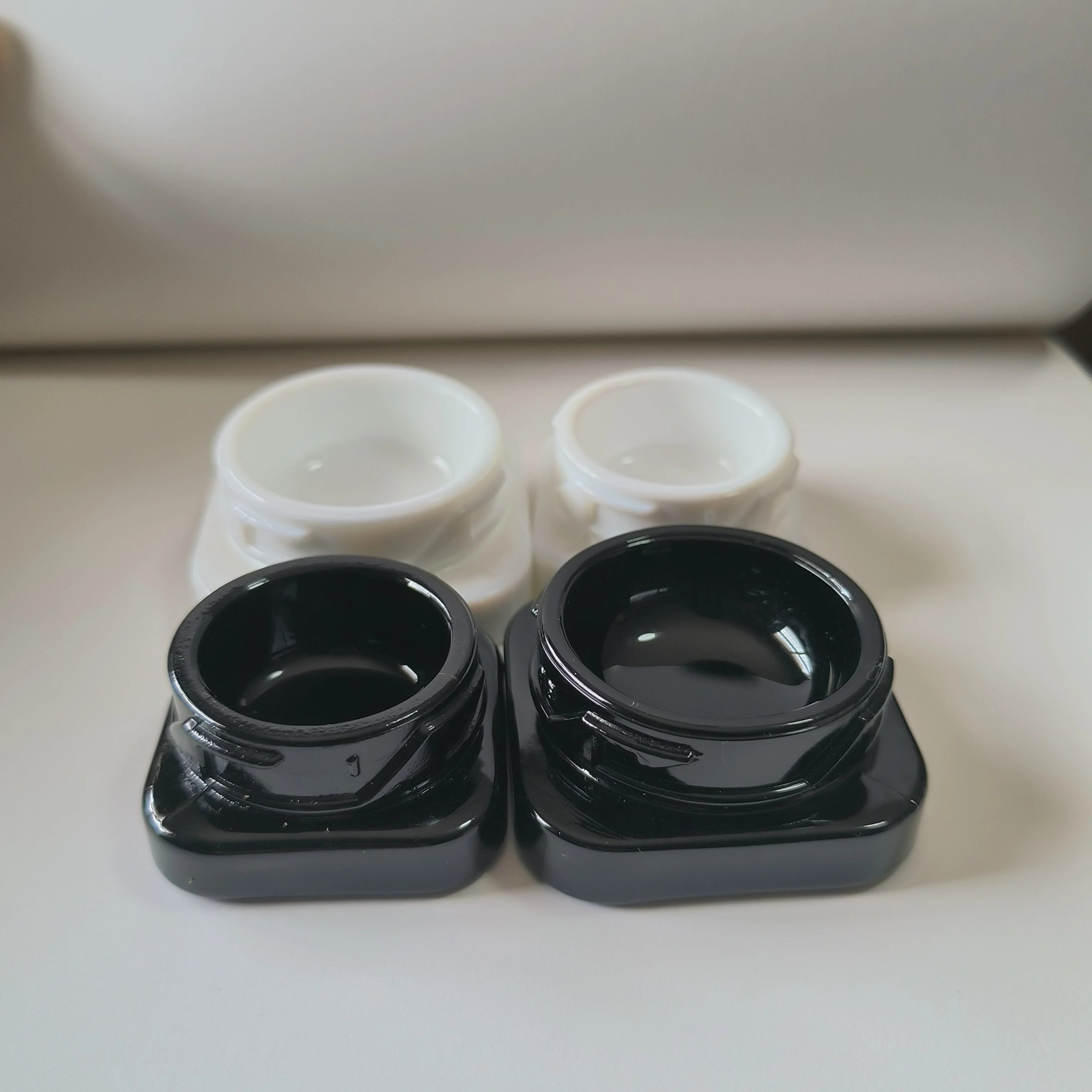 Wholesale 1oz 2oz 3oz 4oz Kids Safe Packaging Airtight Container Kids Safe Square Black UV  Glass Jar