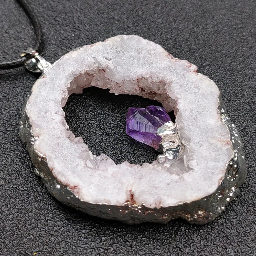 Natural Agate Quartz Druzy Geode Pendant for Children's Jewelry Making Amethyst Charm Pendant with Healing Properties