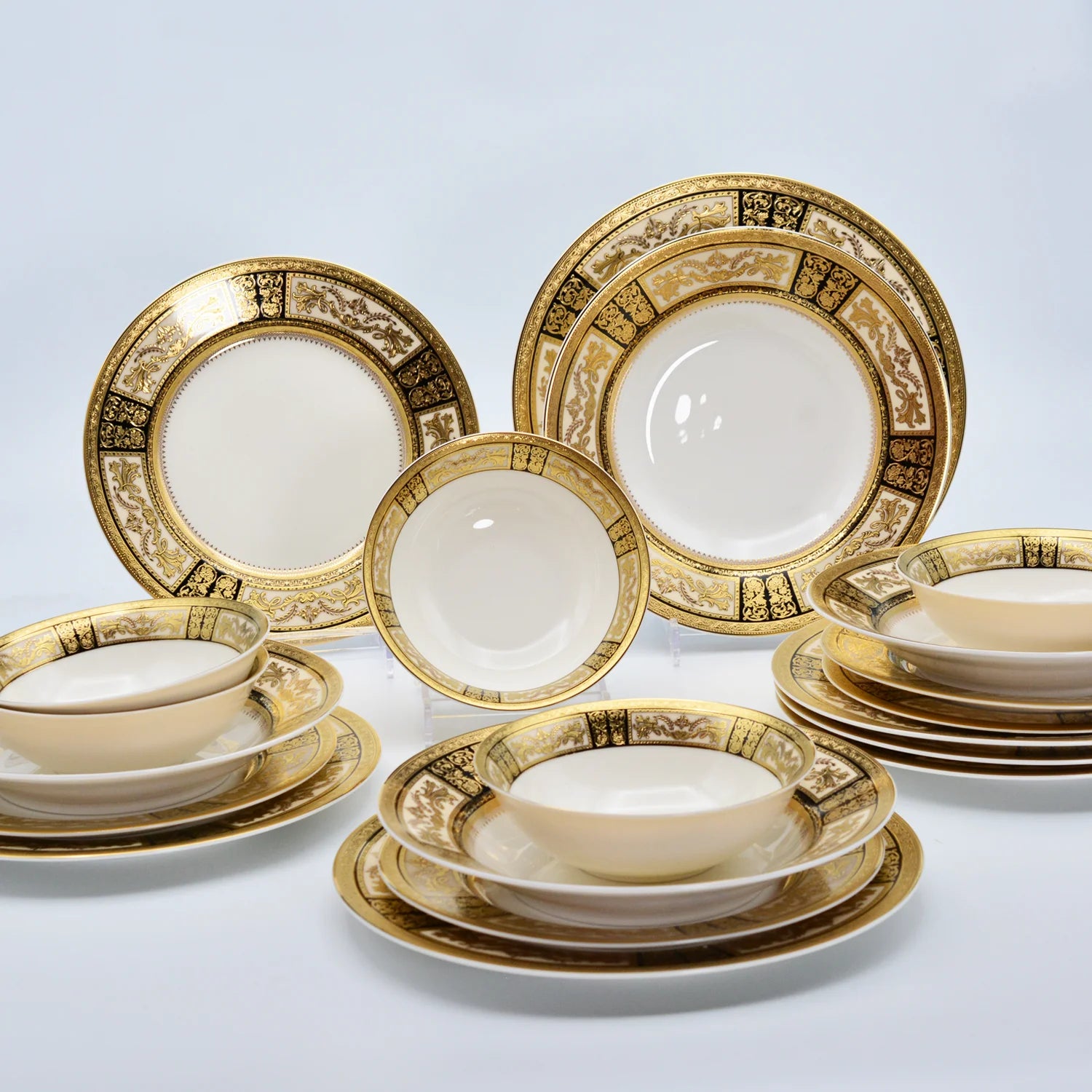 24 pcs Germany Royal Gold Rim Luxury Elegant Dishwasher Safe Dinnerware Set Bone China Gold Plated Set with bowl  for 6