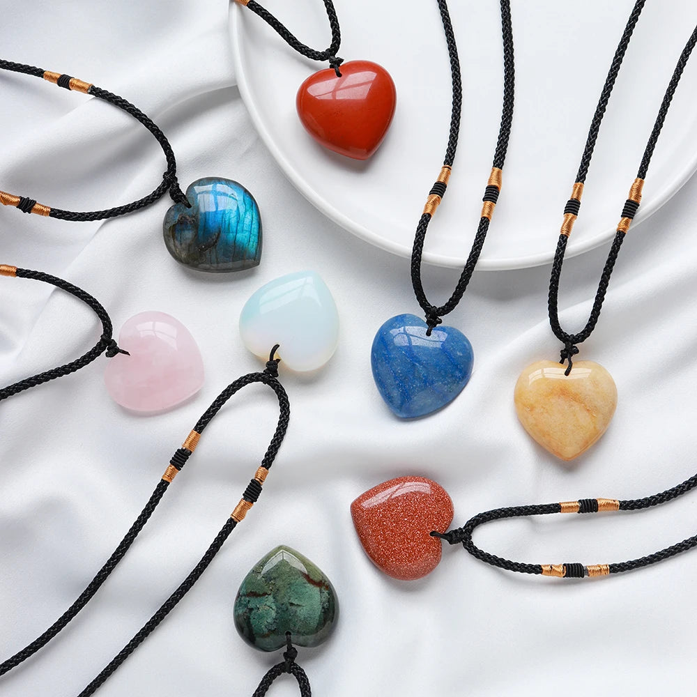 Factory Wholesale Gemstone Pendant Heart Shaped Crafts love Pendant Natural Energy Stone 3cm Heart Healing Crystal Necklace