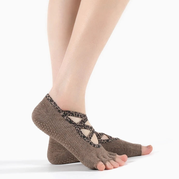 Wholesales Women's  Anti-slip Ankle Five Toe Pilates Yoga Toeless Non-Slip Crew Socks Criss-cross Socks with Leopard for Summer