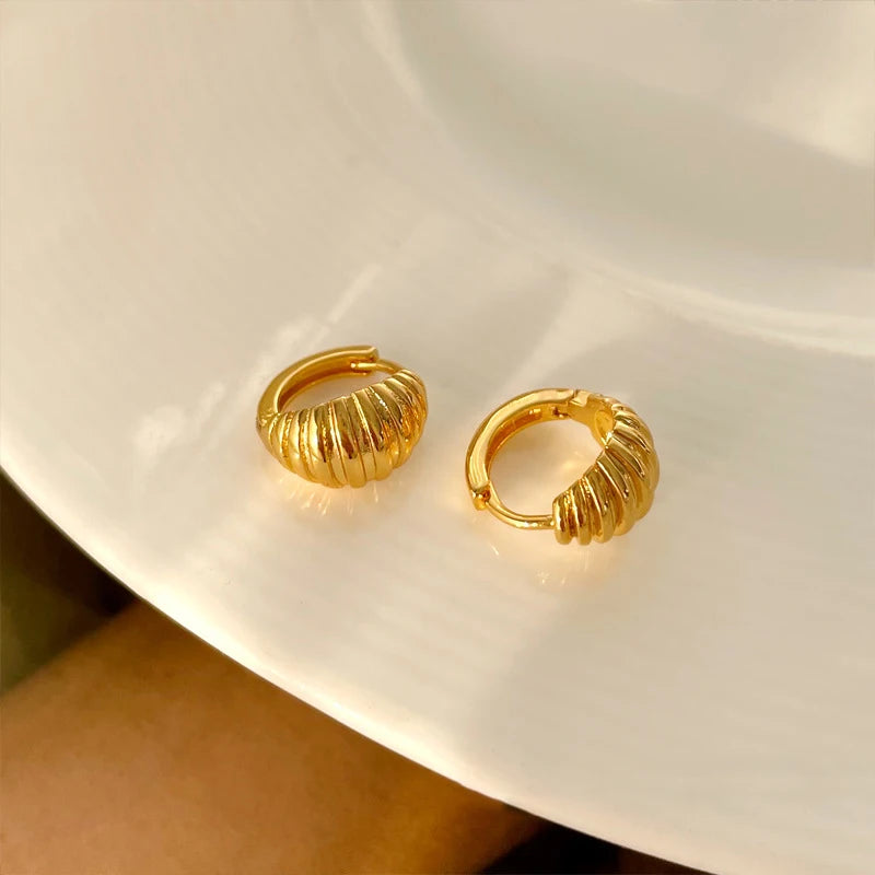 18K Gold Plated Huggie Crossiants Earrings for Women Twisted Geometric Small Hoop Earrings Street Retro Minimalist Jewelry Hot