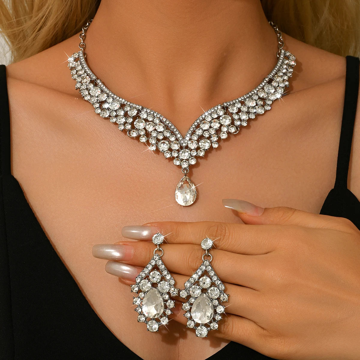 Vintage Luxury 3-Piece Fashion Jewelry Set Exaggerated Necklace Banquet Dress Accessories Rhinestone for Adding Glamour Your