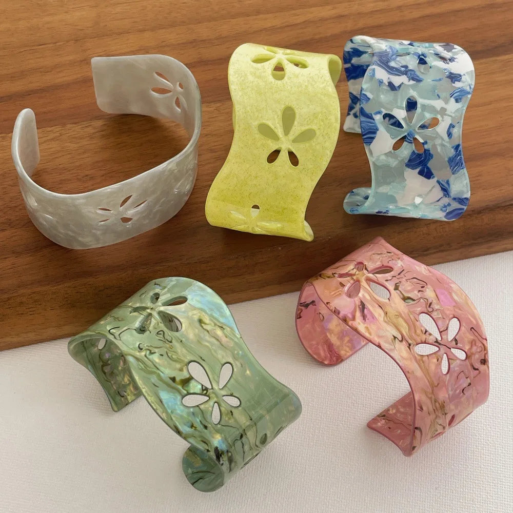 European American Fashion Hollowed-out Flower Resin Bracelet Vintage Colorful Cuff Bangle for Vacation
