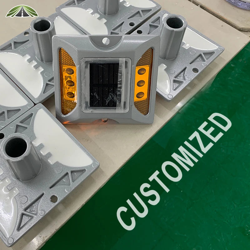 Solar Powered Waterproof Road Stud Light Outdoor Lighting Road Stud Marker Solar Pavement Marker Driveway Solar Cat Eye