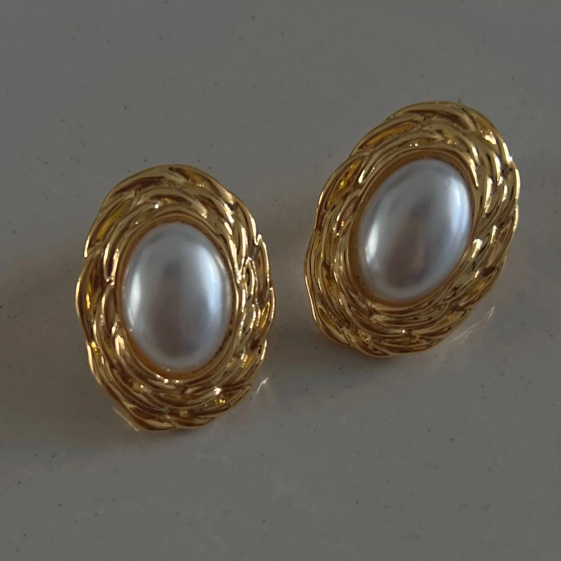 2024 Dazan New 18k Pvd Gold Plated Hypoallergenic Tarnish Free Twisted Oval Natural Pearl Earrings for Women for Party