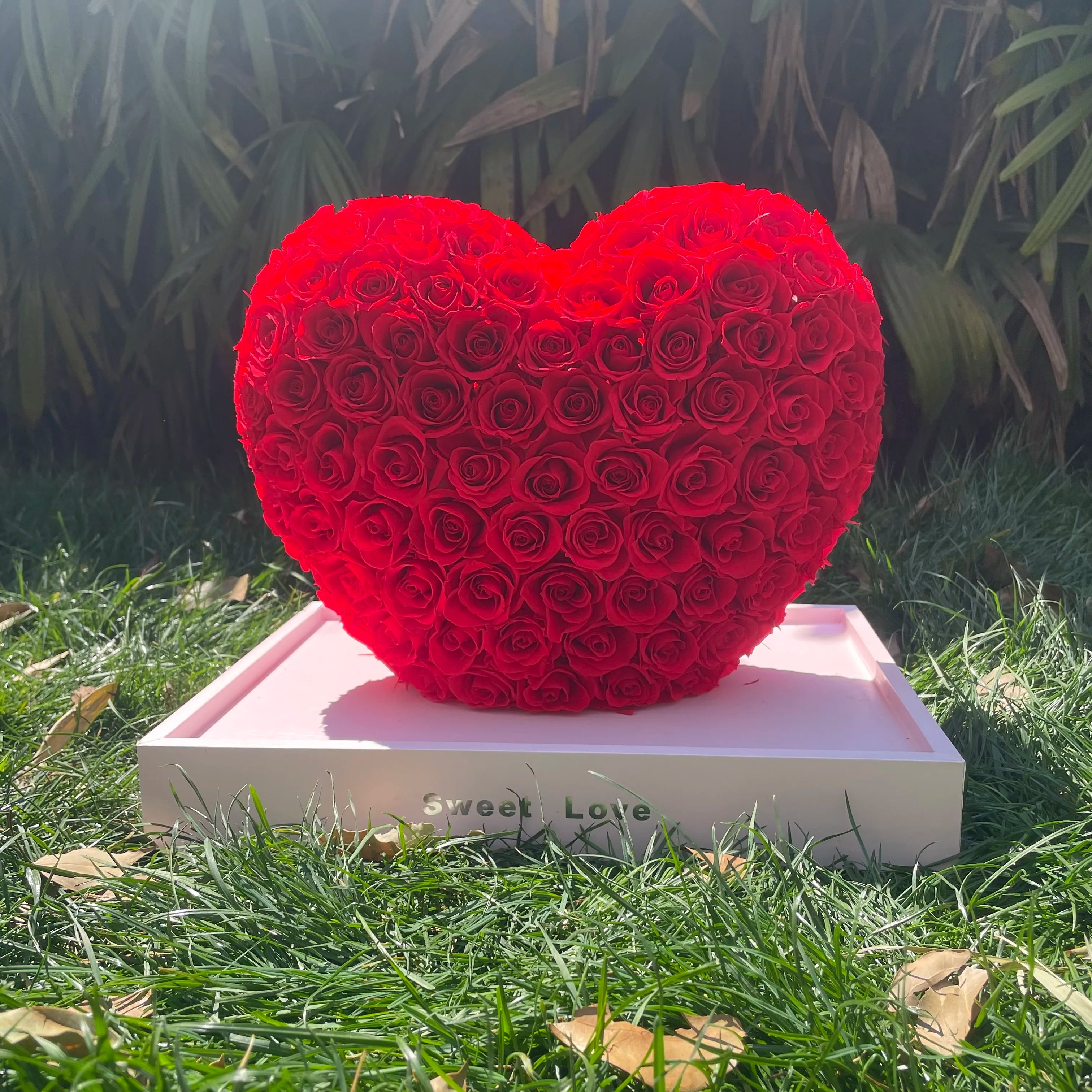 2022 Wholesale Custom Heart-shaped Preserved Rose in Acrylic Boxes for Mother's Day and Valentine's Day Gifts