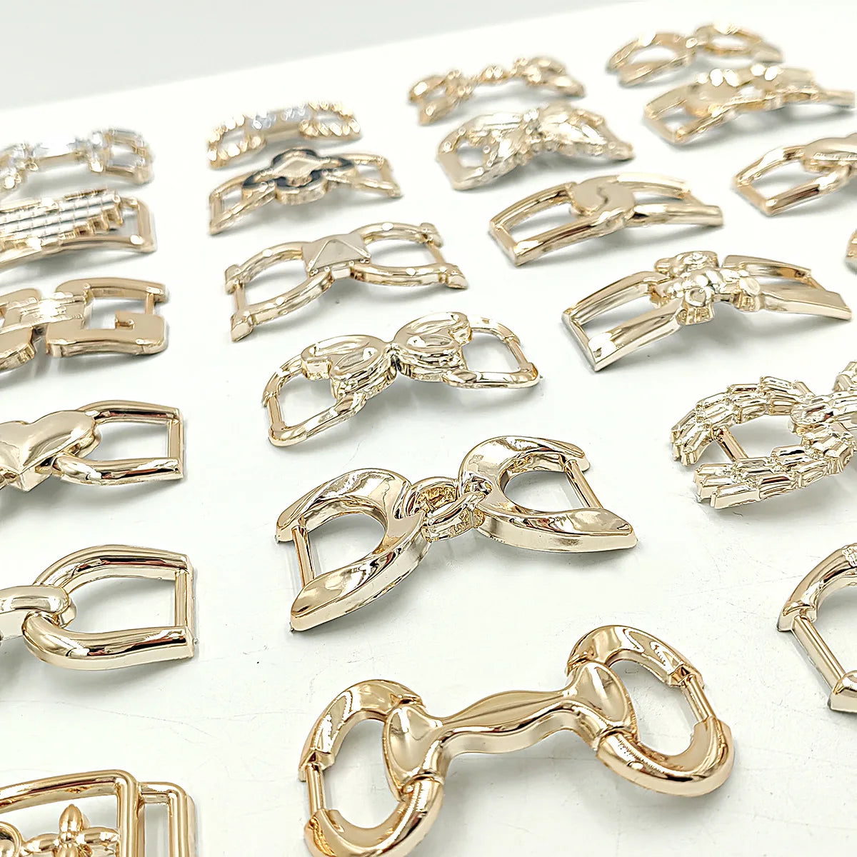 Hot-sale Ultra-light ABS Plastic Shoes Decoration Low-cost Plastic Shoe Buckle Handmade Diy Shoe Accessories