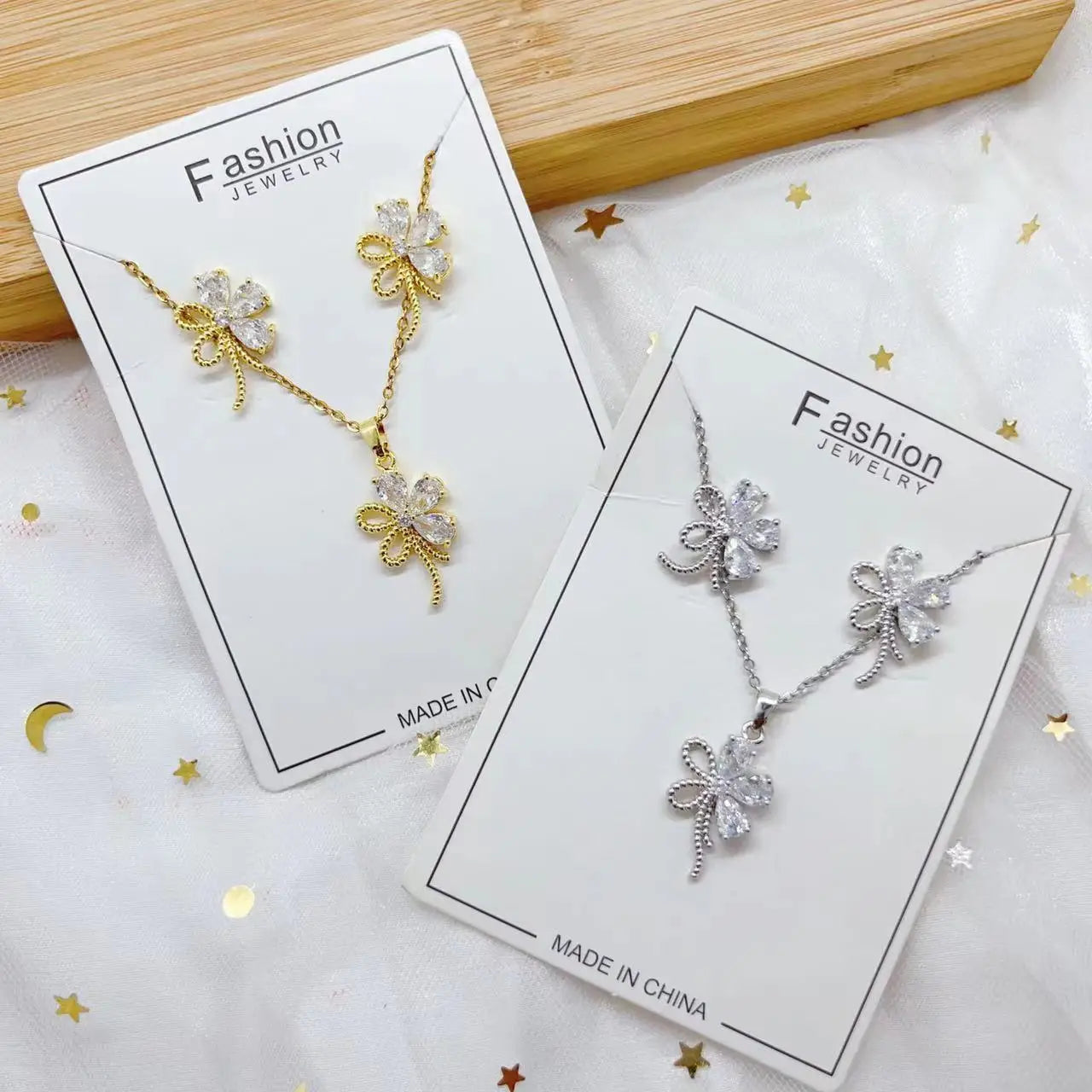 Wholesale Luxury Five Leaf Flower Pendant Necklace Earrings Set Exquisite Women's Tassel Fashion Jewelry Two-Piece Wholesome