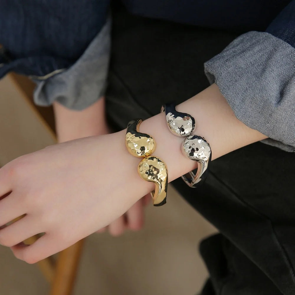 High-End Gold Plated Women's Cuff Bracelet Luxury Alloy Ladies Open Extravagant Delicate Bracelet Trendy Style