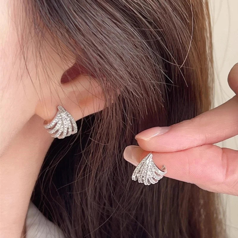 Huitan Custom Women's Claws Shaped Design Full Paved Zircon Earrings for Female Luxury Wedding Silver Plated Stud Earrings Women