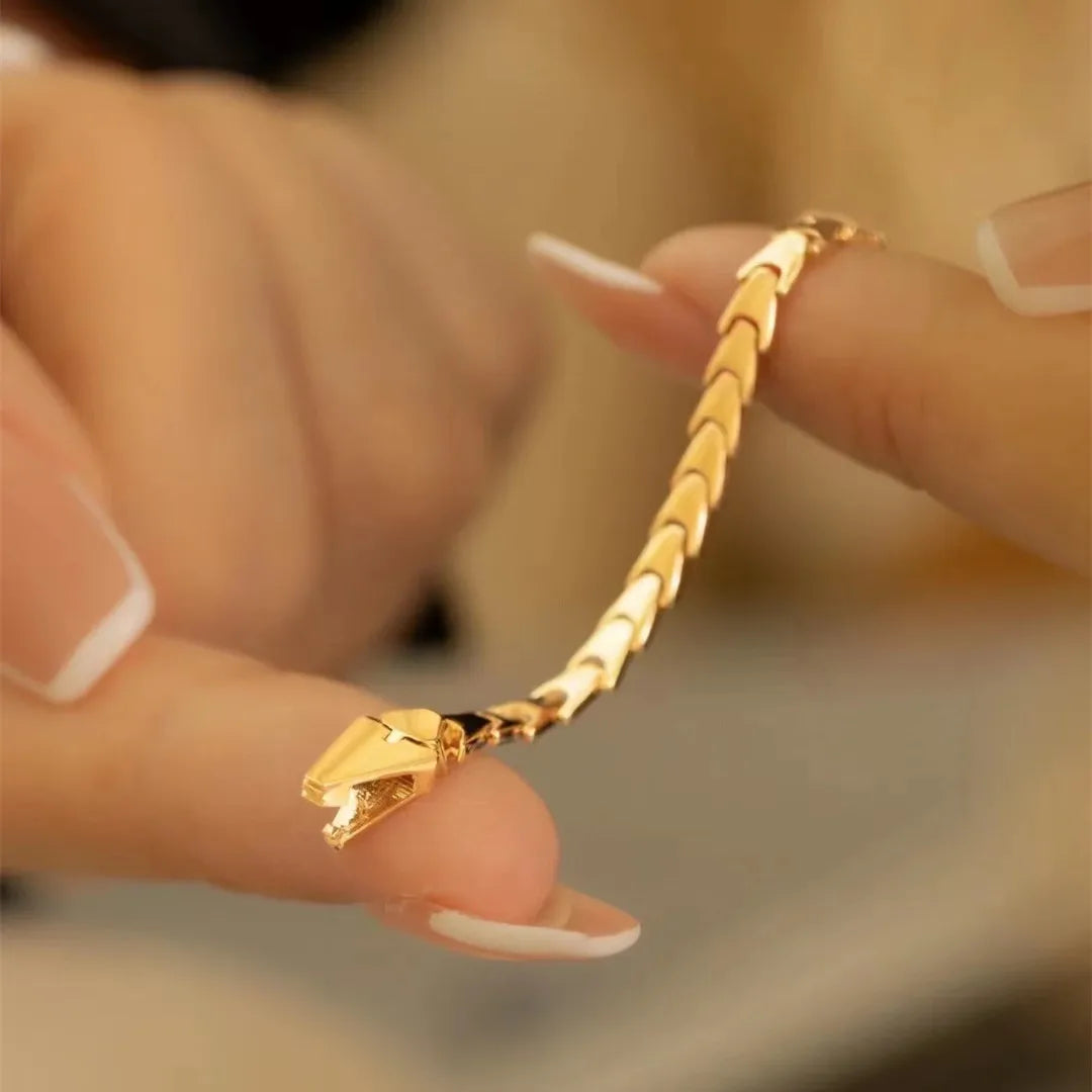 Adjustable 18K Gold Plated Geometric Twisted Chain Rings Luxury Open Snake Design Durable Brass Jewelry for Women Trendy Style