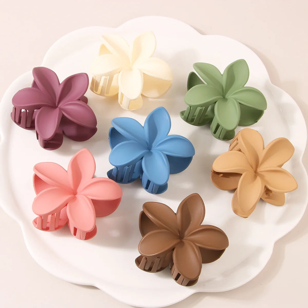Sayoung Hot Selling Plastic Sweet Hair Claw Clips Matte Solid Colors Hawaii Style Flower Hair Clips for Daily Accessories
