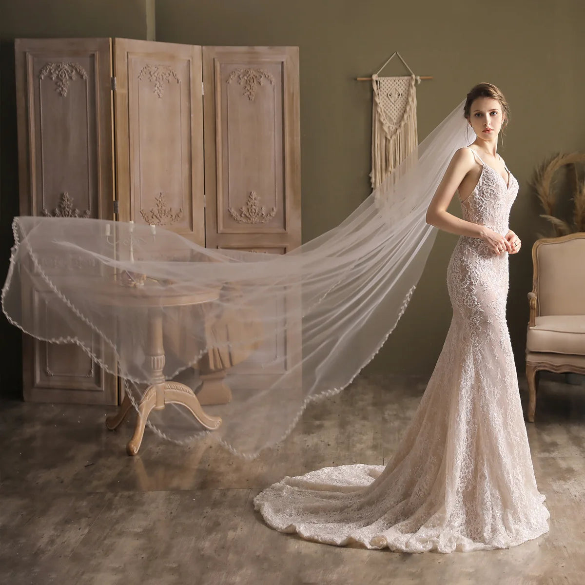 IVANHOEA 3-meter Long Petal Skirt with a Cathedral Wedding Veil  Lace Lace Comb Style Wedding Veil