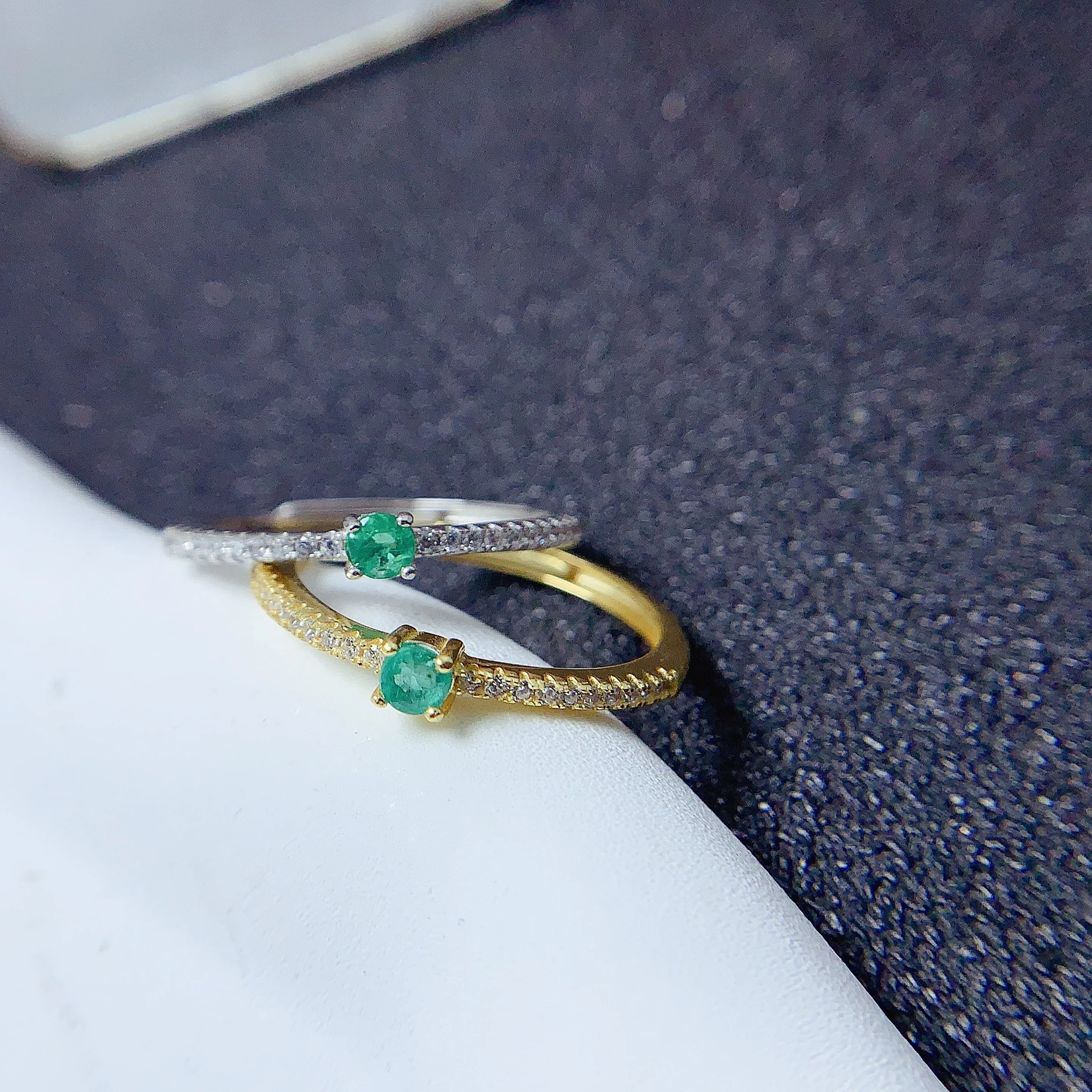 Classic Style Natural Emerald Rings 925 Silver 18K Gold Platinum Plated Classic Good Price for Parties Pakistan