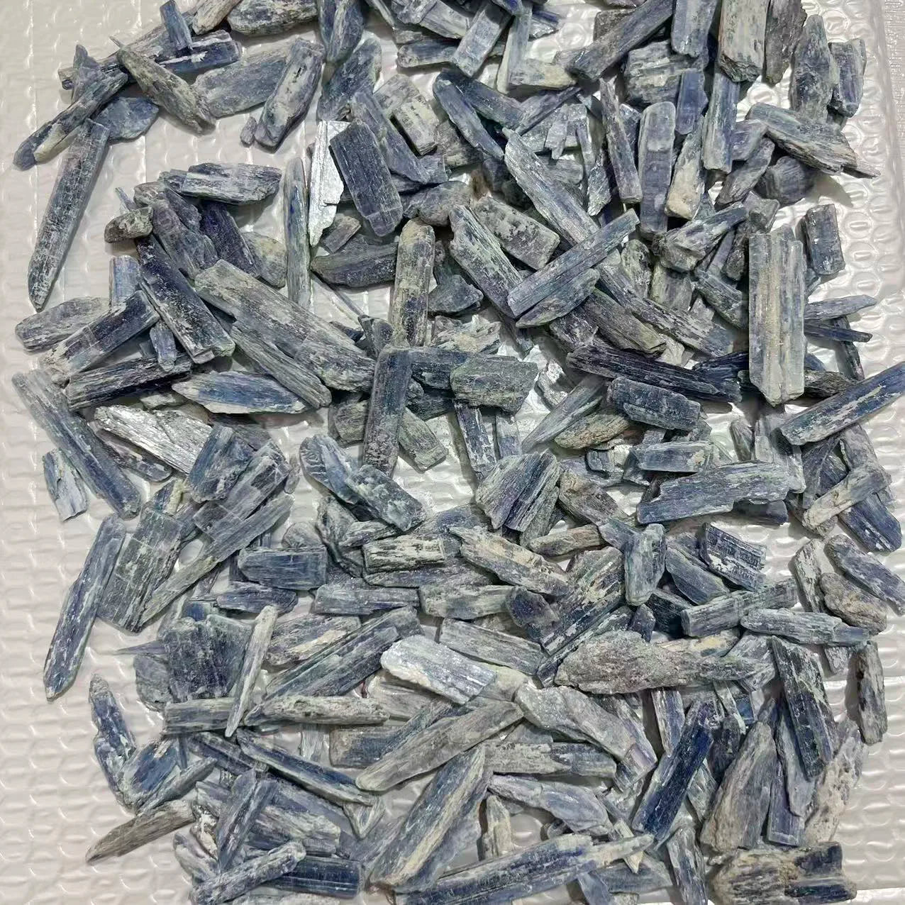 Wholesale Stones Tumbled Stones Bulk Natural Blue Kyanite Tumbled Stones Crystal Gravel for Healing