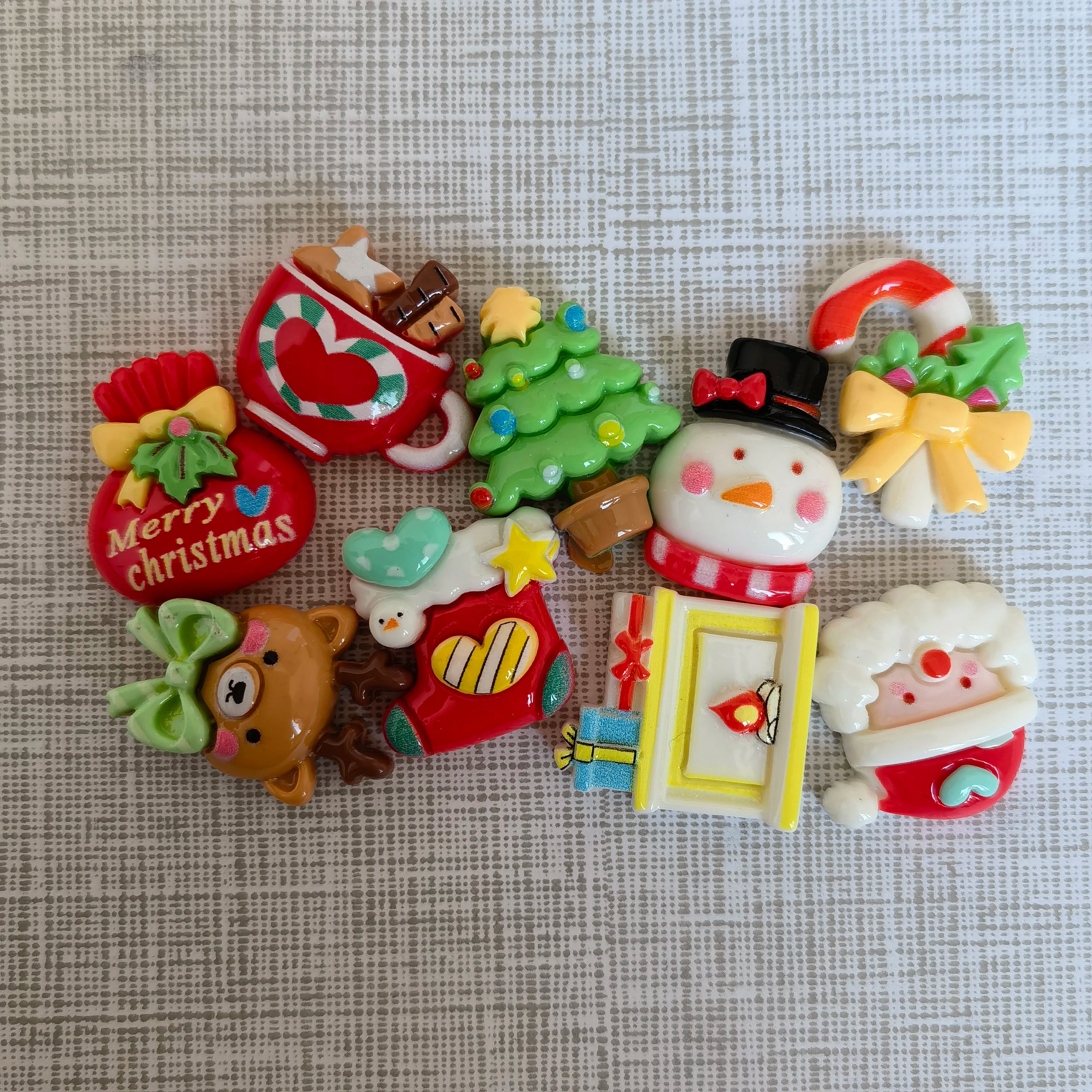 New Cute Christmas Themed Resin Flatback Cabochons Bowknot Candy Cane Xmas Tree Snowman Elk Slime Charms for Scrapbooking Decor