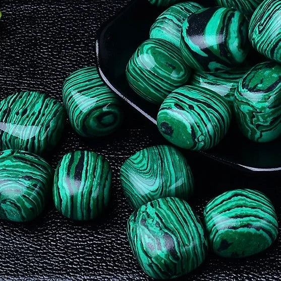 Polished Natural Crystal Malachite Rolling Stone Ornament Feng Shui Style Home Decoration Business Gift for Souvenir Mascot Use