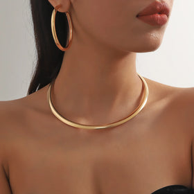 The New Fashion Is Full of Chokers and Earrings
