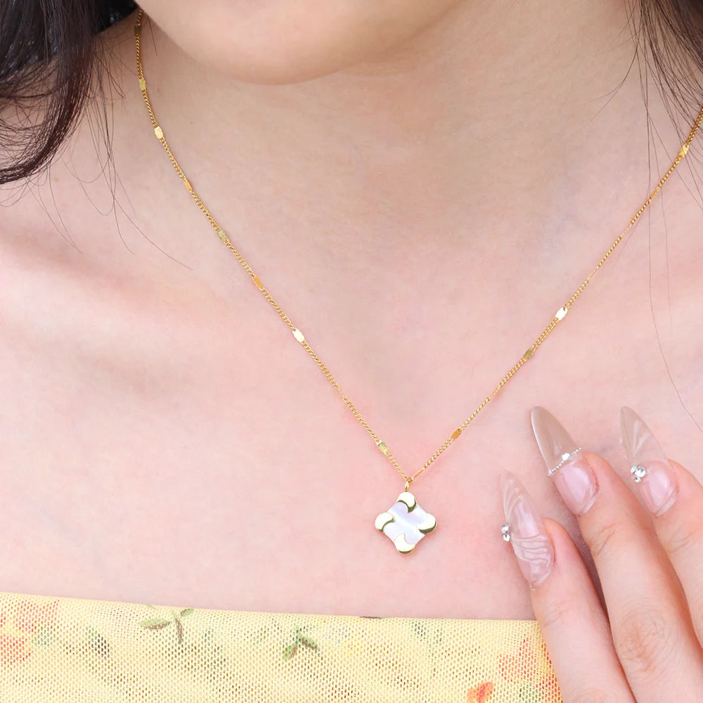 Chris April in Stock 316L Stainless Steel Water-proof PVD Gold Plated Natural Shell Pendant Necklace for Women