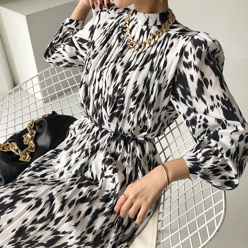 Wholesale 2026 Spring Korean Fashionable Retro Stand-up Collar Contrast Ink Pleated Design Lace Waist Waist Length Dress