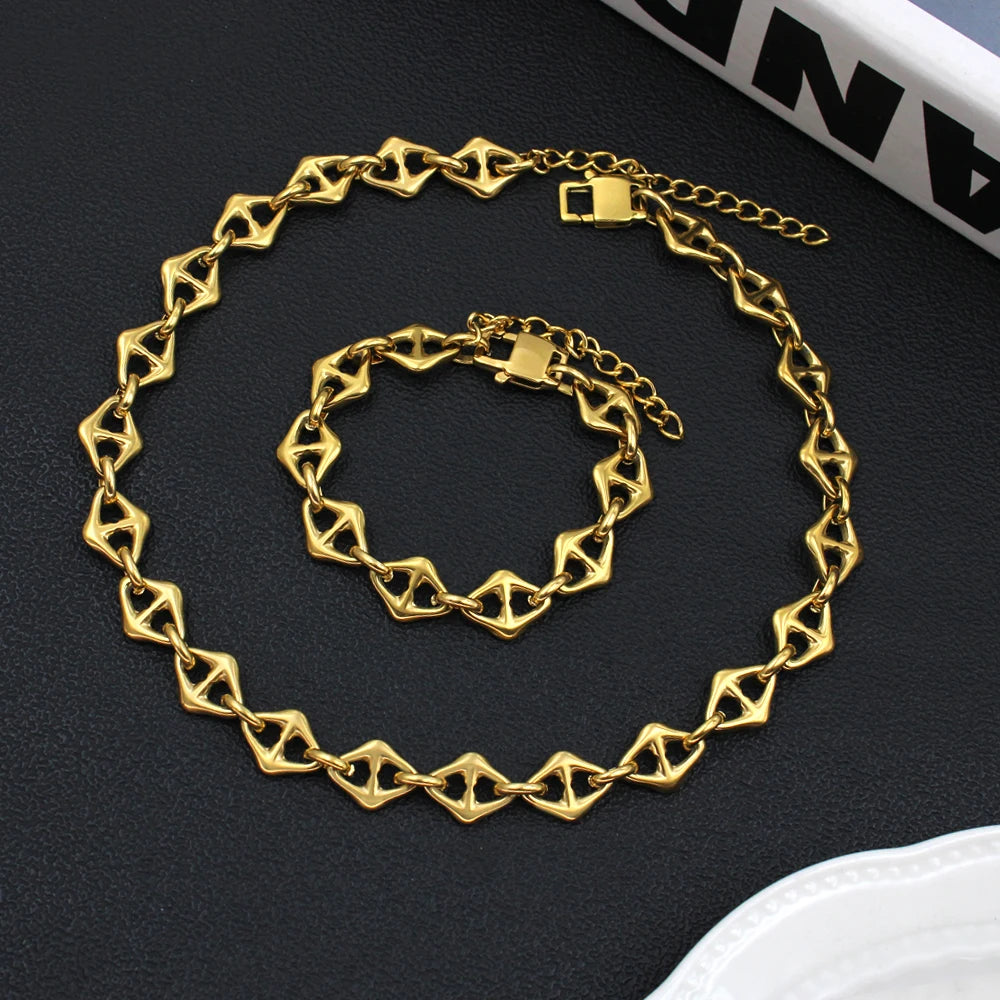 Exclusive Pig Nose Stainless Steel Jewelry Set Elegant Womens Irregular Handmade PVD Golden Jewelry Low MOQ