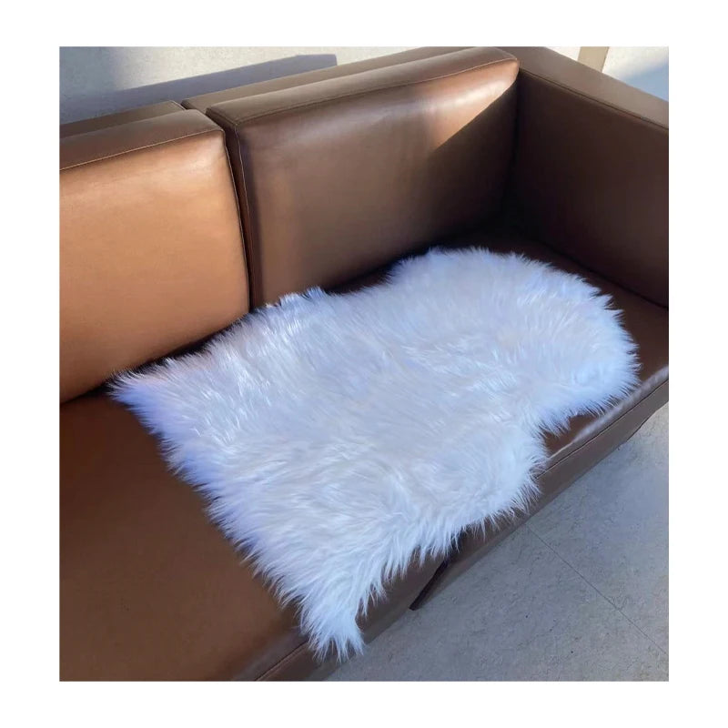 Sample Support 2026 Eco-Friendly High-End Modern Faux Fur Rug Living Room Fluffy Non-Woven Carpet Sheep Skin Rug for Bedroom