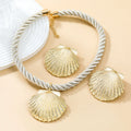 Fashion New Handmade Gold Color Shell Pendant Necklace Shell Earring Set for Woman Holiday Jewelry