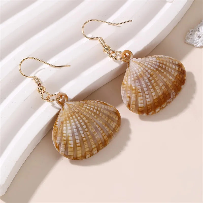 Natural Cowrie Sea Shell Gold-Plated Dangle Earrings Geometric Fan Shape Ear Drop Jewelry with Pendant