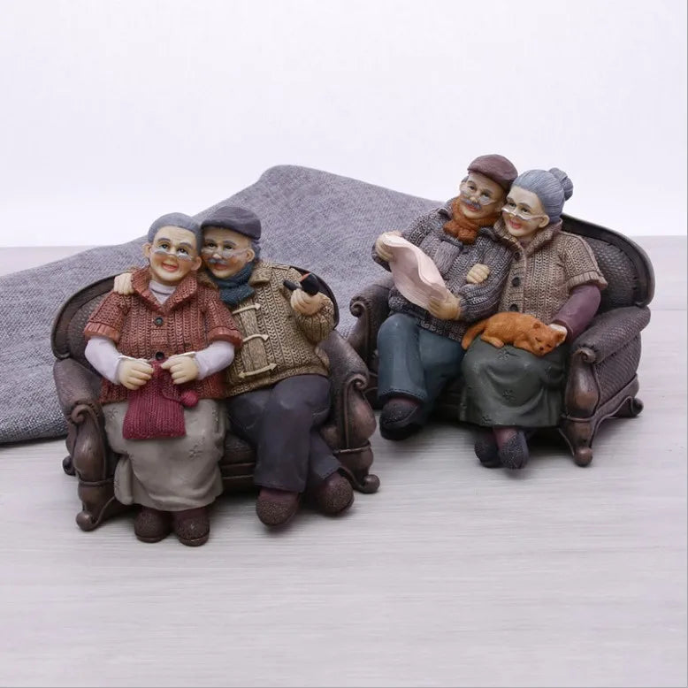 Resin Characters Decorate Creative Wedding Gifts Read Newspapers Weave Sweaters Husband and Wife Home Decoration Handicrafts