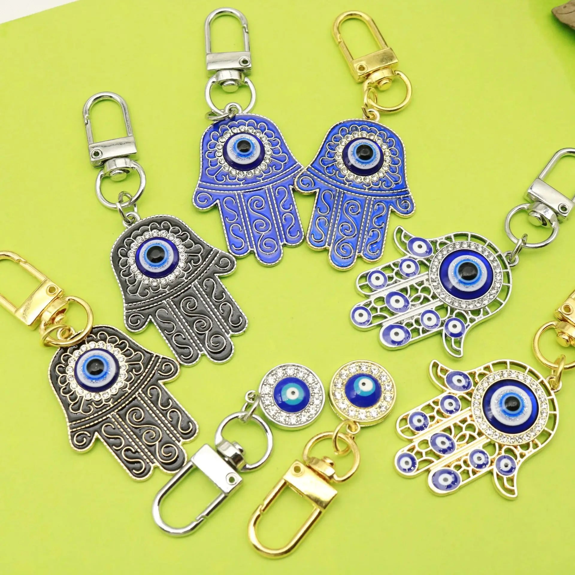 Vintage Fatima Evil Eye Pendant Keychain Hand Enamel Decoration Carabiner Gift Keychain Metal Material