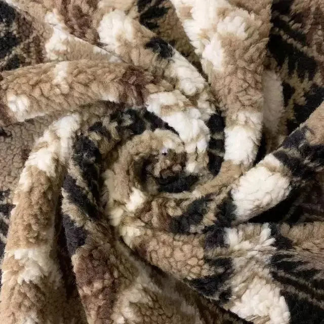 Ultra Soft Thick Fur Fabric Pajamas Fleece Fluffy Printed Jacquard Single Sherpa Fabric for Homewear
