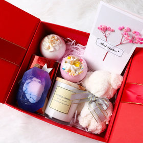 2022 New Products Wedding Christmas Birthday Wedding Gift Set Women Beauty Towel Soap Aromatherapy Bath Bomb Candle Set