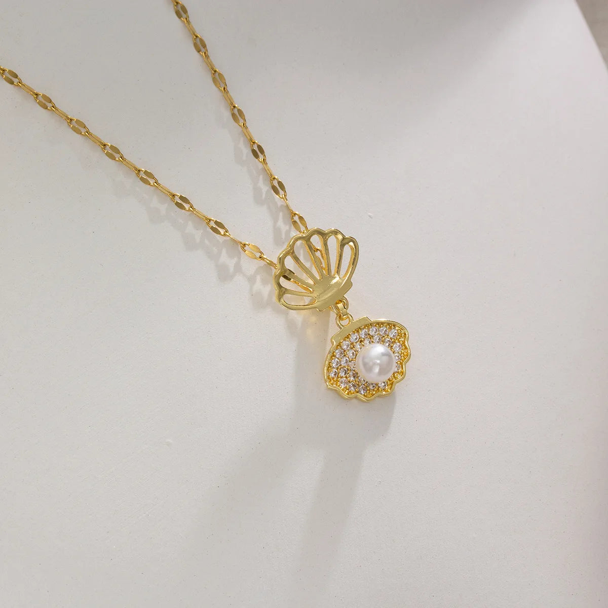 Luxury Gold Plated Full Diamond Zircon Necklace Stainless Steel Necklace Shell Pearl Necklace Pendant for Girls Women